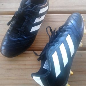 Boys soccer cleats